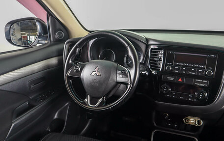 Mitsubishi Outlander III рестайлинг 3, 2017 год, 1 799 000 рублей, 13 фотография