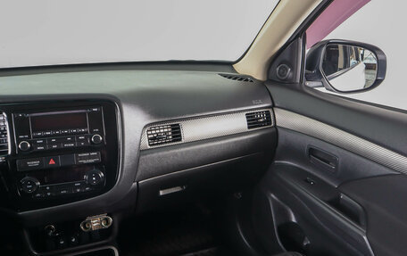 Mitsubishi Outlander III рестайлинг 3, 2017 год, 1 799 000 рублей, 15 фотография