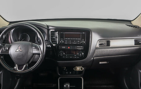 Mitsubishi Outlander III рестайлинг 3, 2017 год, 1 799 000 рублей, 14 фотография