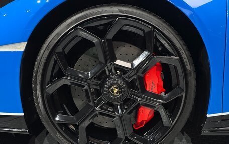 Lamborghini Huracán, 2023 год, 39 133 000 рублей, 19 фотография