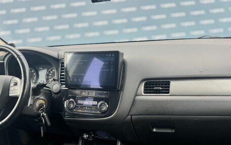 Mitsubishi Outlander III рестайлинг 3, 2013 год, 1 499 000 рублей, 12 фотография