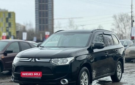 Mitsubishi Outlander III рестайлинг 3, 2013 год, 1 499 000 рублей, 4 фотография