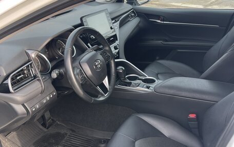 Toyota Camry, 2021 год, 3 700 000 рублей, 6 фотография