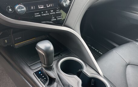 Toyota Camry, 2021 год, 3 700 000 рублей, 10 фотография