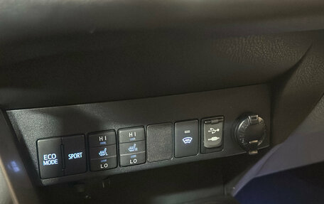 Toyota RAV4, 2017 год, 2 239 000 рублей, 15 фотография