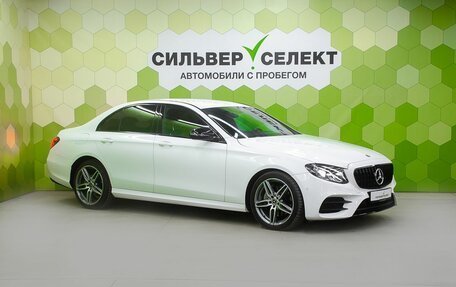 Mercedes-Benz E-Класс, 2019 год, 3 449 000 рублей, 5 фотография