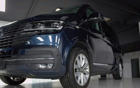 Volkswagen Multivan T6 рестайлинг, 2023 год, 5 670 000 рублей, 5 фотография