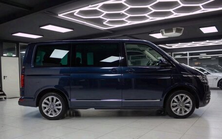 Volkswagen Multivan T6 рестайлинг, 2023 год, 5 670 000 рублей, 18 фотография