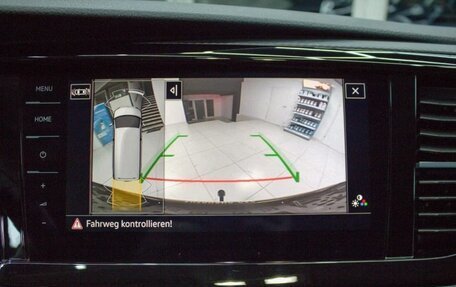 Volkswagen Multivan T6 рестайлинг, 2023 год, 5 670 000 рублей, 35 фотография