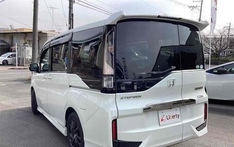 Honda Stepwgn IV, 2019 год, 1 600 000 рублей, 3 фотография