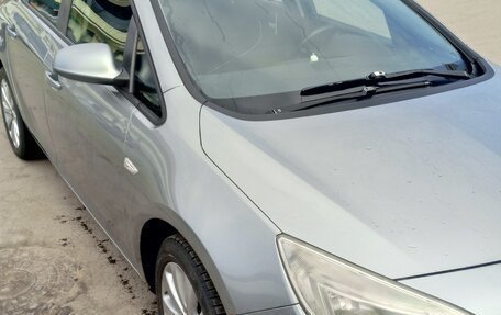 Opel Astra J, 2011 год, 590 000 рублей, 1 фотография