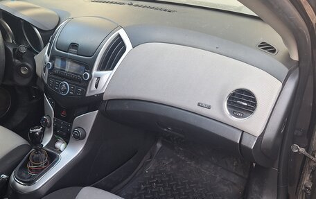 Chevrolet Cruze II, 2014 год, 800 000 рублей, 6 фотография