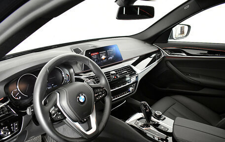 BMW 5 серия, 2019 год, 3 100 000 рублей, 12 фотография