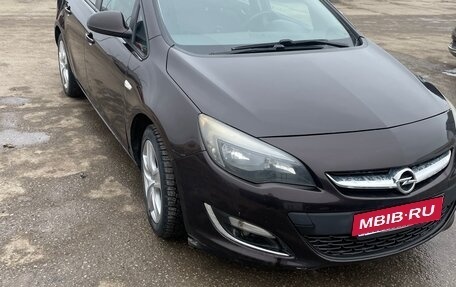 Opel Astra J, 2013 год, 630 000 рублей, 2 фотография