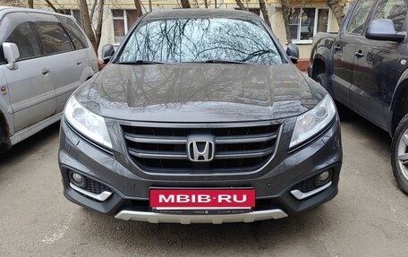 Honda Crosstour I рестайлинг, 2014 год, 2 100 000 рублей, 2 фотография
