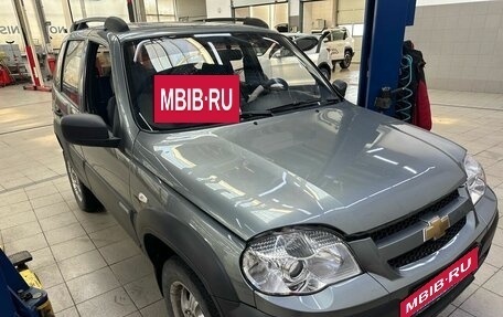 Chevrolet Niva I рестайлинг, 2013 год, 590 000 рублей, 2 фотография