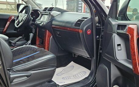 Toyota Land Cruiser Prado 150 рестайлинг 2, 2015 год, 3 250 000 рублей, 11 фотография