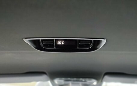 Mercedes-Benz V-Класс, 2019 год, 5 250 000 рублей, 30 фотография