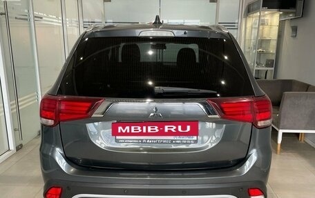 Mitsubishi Outlander III рестайлинг 3, 2020 год, 2 260 000 рублей, 3 фотография