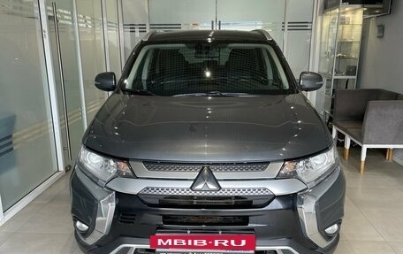 Mitsubishi Outlander III рестайлинг 3, 2020 год, 2 260 000 рублей, 2 фотография