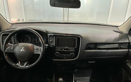 Mitsubishi Outlander III рестайлинг 3, 2020 год, 2 260 000 рублей, 5 фотография