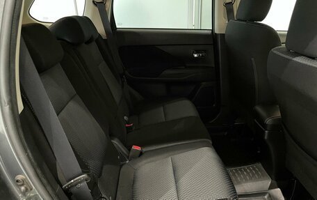 Mitsubishi Outlander III рестайлинг 3, 2020 год, 2 260 000 рублей, 15 фотография