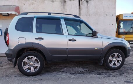 Chevrolet Niva I рестайлинг, 2017 год, 850 000 рублей, 5 фотография