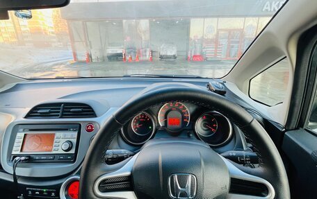 Honda Fit III, 2013 год, 750 000 рублей, 22 фотография