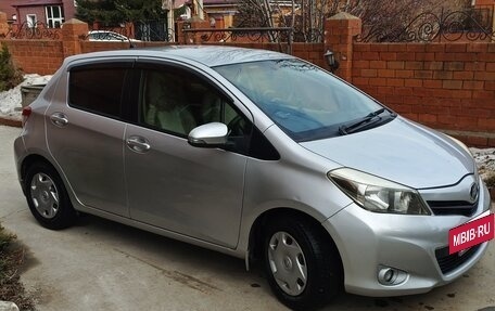 Toyota Vitz, 2012 год, 700 000 рублей, 3 фотография