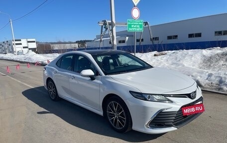 Toyota Camry, 2023 год, 3 900 000 рублей, 4 фотография