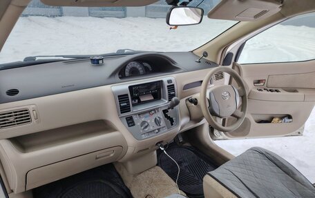 Toyota Raum II, 2005 год, 550 000 рублей, 3 фотография