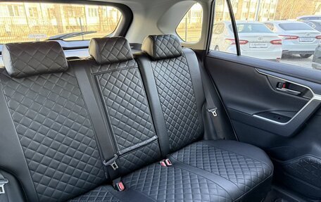 Toyota RAV4, 2019 год, 3 350 000 рублей, 10 фотография