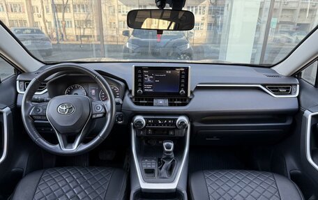 Toyota RAV4, 2019 год, 3 350 000 рублей, 11 фотография