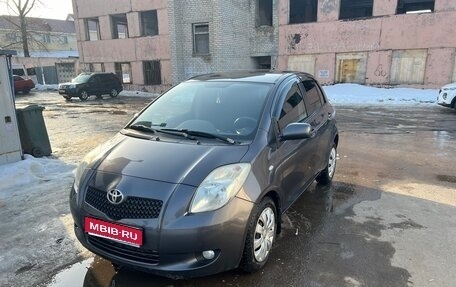 Toyota Yaris III рестайлинг, 2008 год, 600 000 рублей, 1 фотография