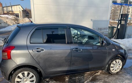 Toyota Yaris III рестайлинг, 2008 год, 600 000 рублей, 3 фотография