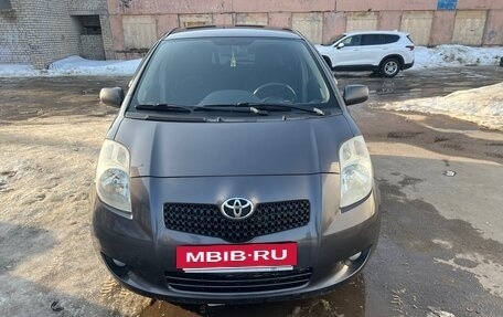 Toyota Yaris III рестайлинг, 2008 год, 600 000 рублей, 2 фотография