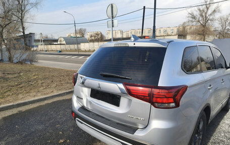 Mitsubishi Outlander III рестайлинг 3, 2020 год, 1 850 000 рублей, 8 фотография