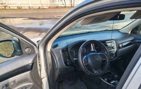 Mitsubishi Outlander III рестайлинг 3, 2020 год, 1 850 000 рублей, 10 фотография