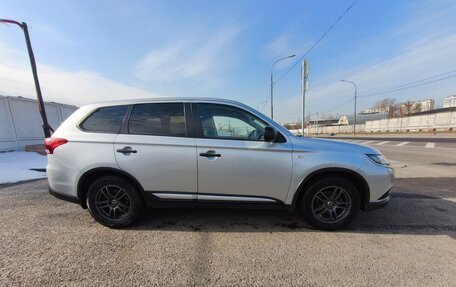 Mitsubishi Outlander III рестайлинг 3, 2020 год, 1 850 000 рублей, 5 фотография
