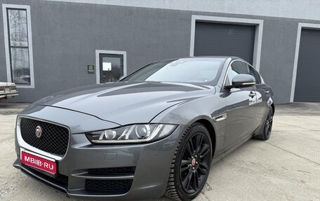 Jaguar XE I рестайлинг, 2016 год, 1 900 000 рублей, 1 фотография