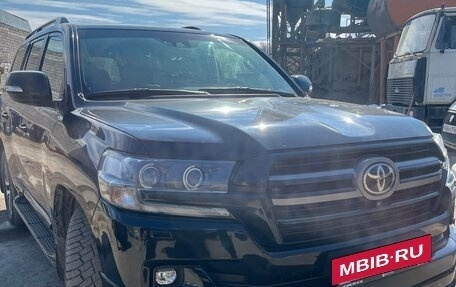 Toyota Land Cruiser 200, 2018 год, 7 000 000 рублей, 2 фотография