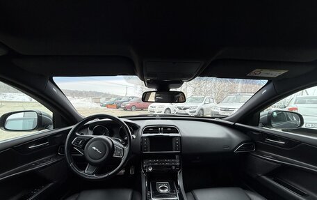 Jaguar XE I рестайлинг, 2016 год, 1 900 000 рублей, 10 фотография