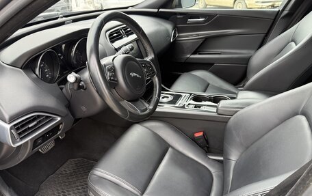 Jaguar XE I рестайлинг, 2016 год, 1 900 000 рублей, 11 фотография