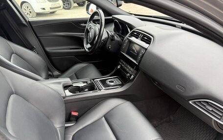 Jaguar XE I рестайлинг, 2016 год, 1 900 000 рублей, 13 фотография