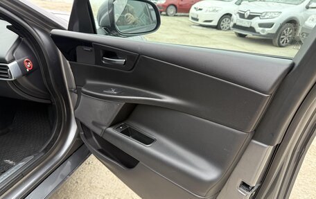 Jaguar XE I рестайлинг, 2016 год, 1 900 000 рублей, 21 фотография