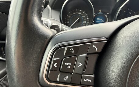 Jaguar XE I рестайлинг, 2016 год, 1 900 000 рублей, 19 фотография