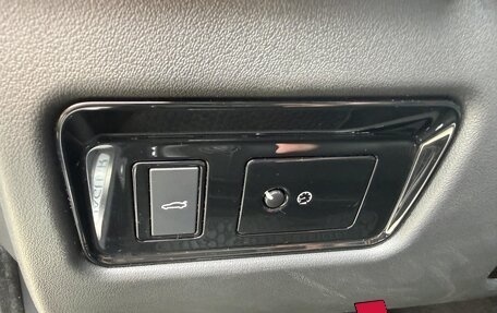 Jaguar XE I рестайлинг, 2016 год, 1 900 000 рублей, 26 фотография