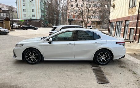 Toyota Camry, 2021 год, 3 895 000 рублей, 10 фотография