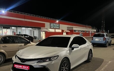 Toyota Camry, 2021 год, 3 895 000 рублей, 2 фотография