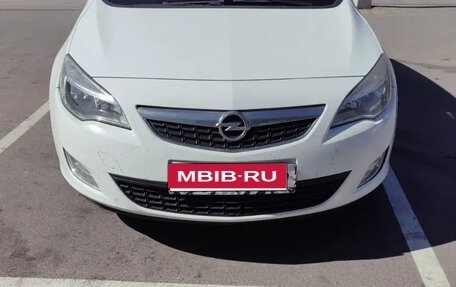 Opel Astra J, 2011 год, 730 000 рублей, 1 фотография